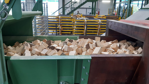 Astilladora de tambor para la eliminación de restos de madera - de una instalación de clasificación