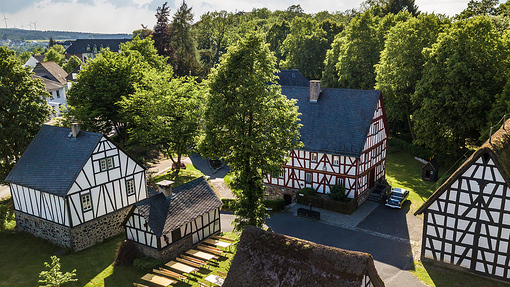 LANDSCHAFTSMUSEUM - Ein Freilichtmuseum am Rande des Burggartens in Hachenburg.