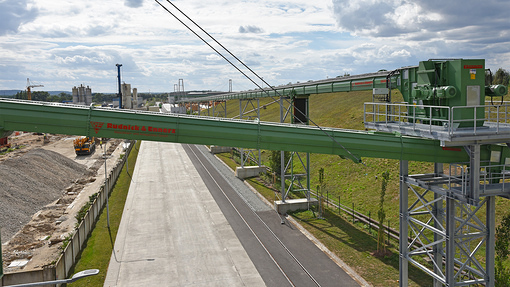 Rohrgurtförderer zum Hackschnitzeltransport - Gesamtlänge ca. 700 m<br>
Durchsatzleistung ca. 700 srm/h