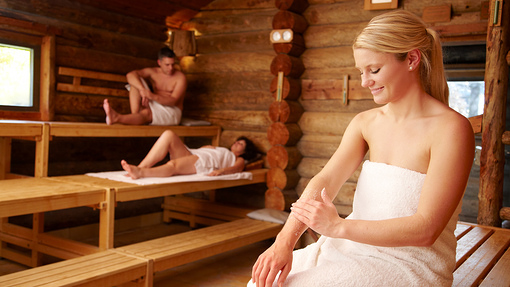 MarienBad - Erleben Sie die vielfältige Wasserwelt mit verschiedenen Innen- und Außenbecken und einer großen Saunlandschaft.