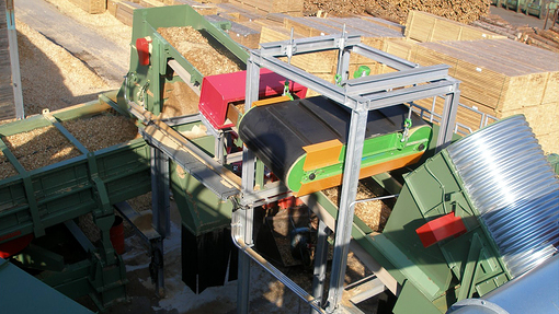 Overhead suspension magnets - for the separation of ferrous metals